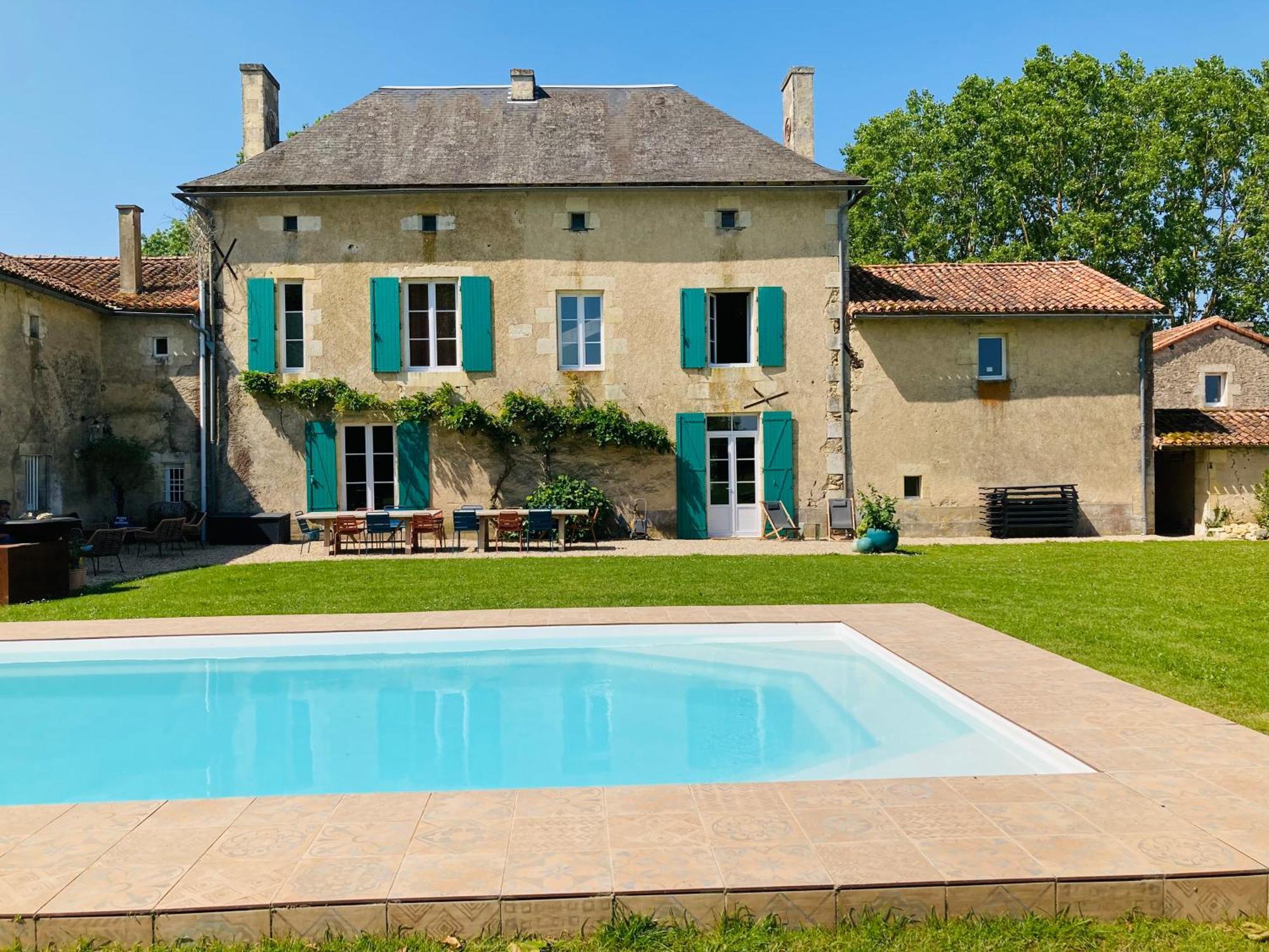 Les Maisons Du Bonheur Bed & Breakfast Château-Garnier Exterior foto